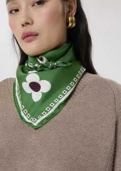 Carée de soie Edma vert imprimé fleurs