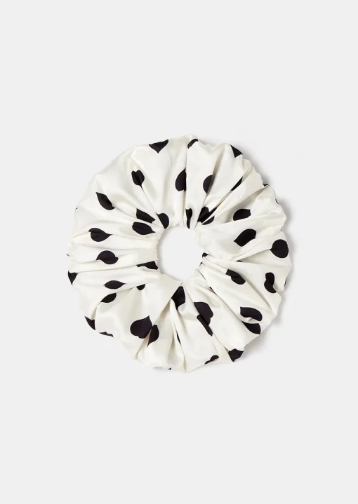 Chouchou écru à motif coeur noir