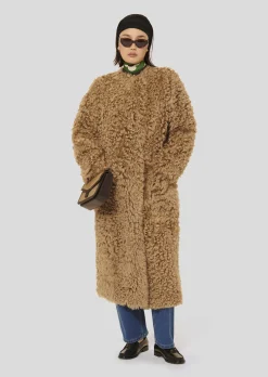 Manteau Marlon marron en peau lainée à bouclettes