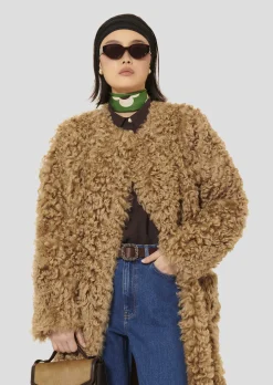 Manteau Marlon marron en peau lainée à bouclettes
