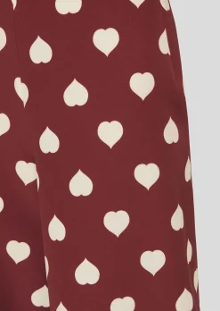 Pantalon Positivo bordeaux imprimé coeurs blancs