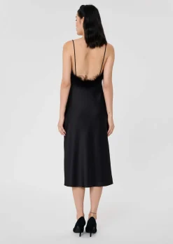 Robe Reaney noire en satin fluide